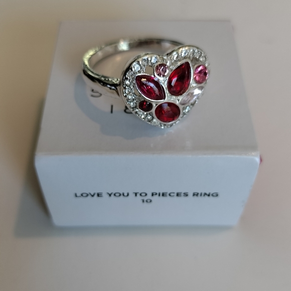 New Avon Heart Shape Ring Size 10 - Picture 2 of 3